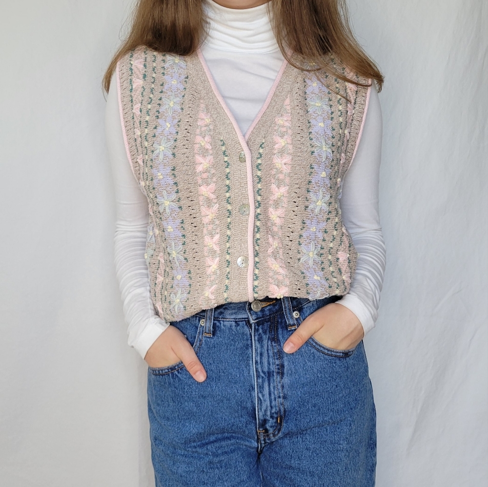 SOLD Vintage COTTAGECORE PASTEL Northern Reflections Sweater Vest